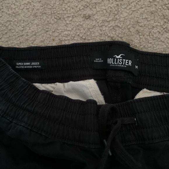 Beautiful black Hollister jogger pants. - Picture 3 of 5
